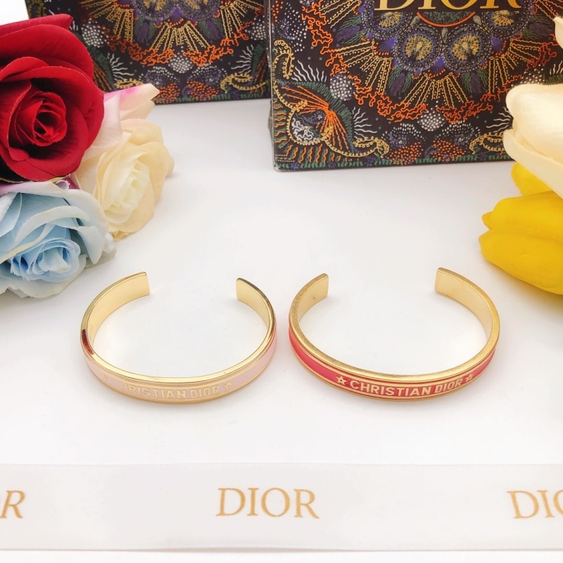 chr1st1an D10r bracelets